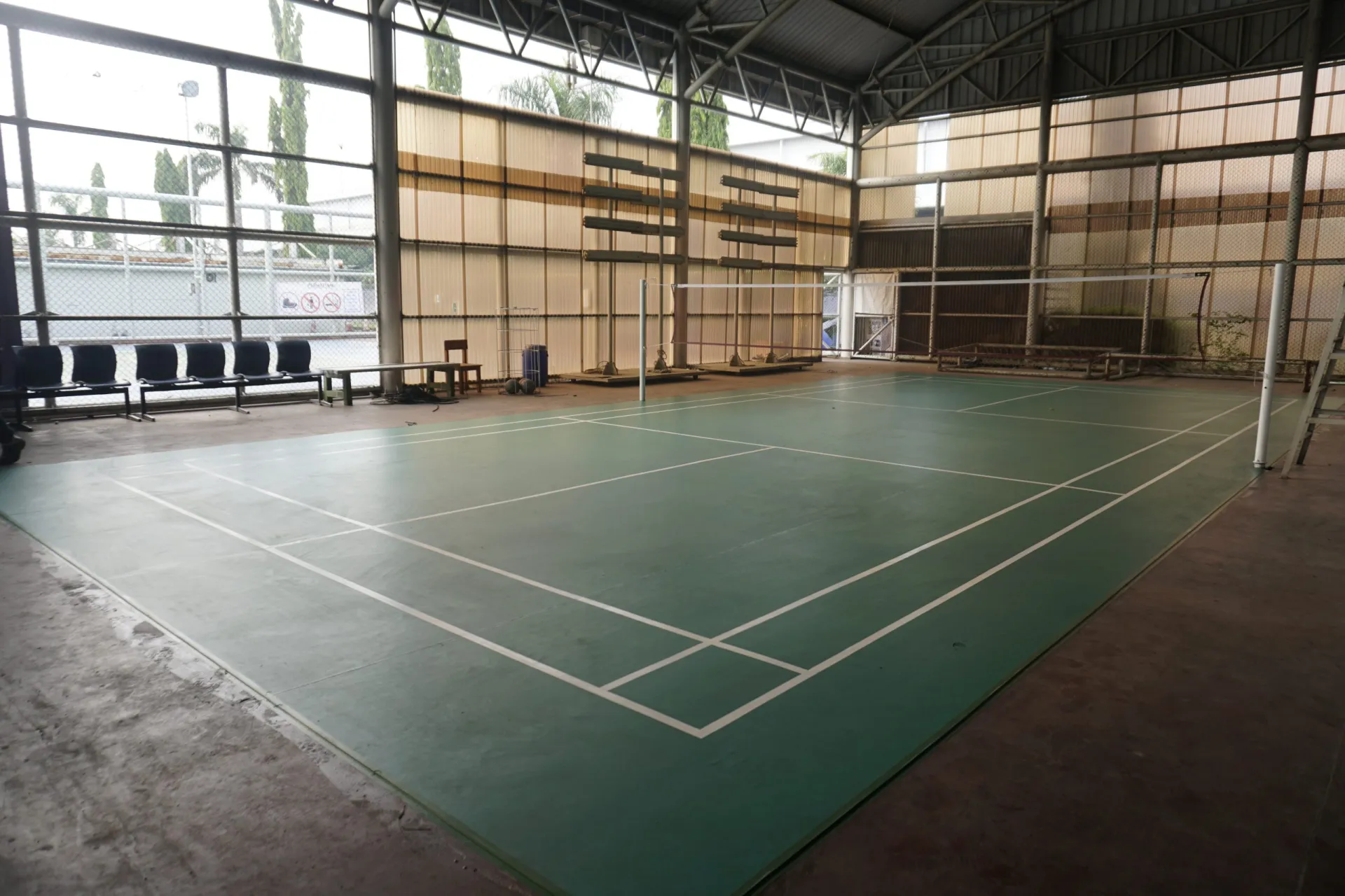 Lapangan Badminton Indoor YIMM