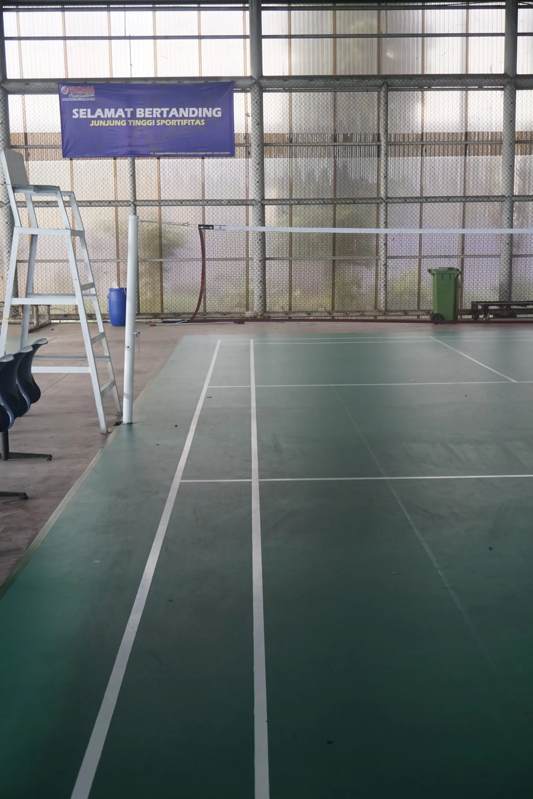 Lapangan Badminton Indoor YIMM